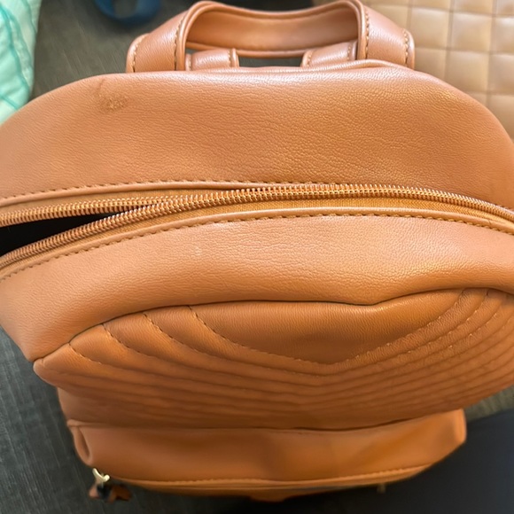 Backpack - Picture 6 of 8